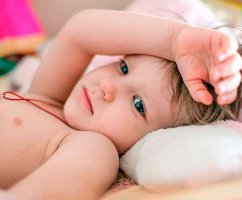 Почему у ребенка потеет спина во время сна и что делать