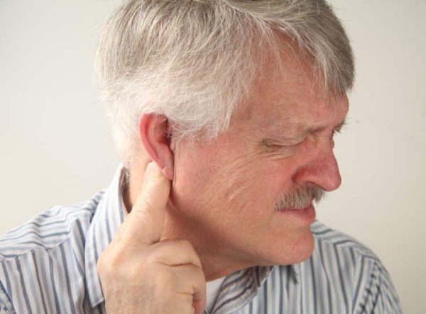 Воспаление сальной железы за ухом